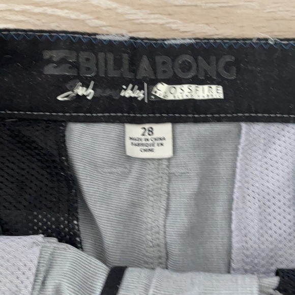 Billabong Gray Shorts - Picture 3 of 3